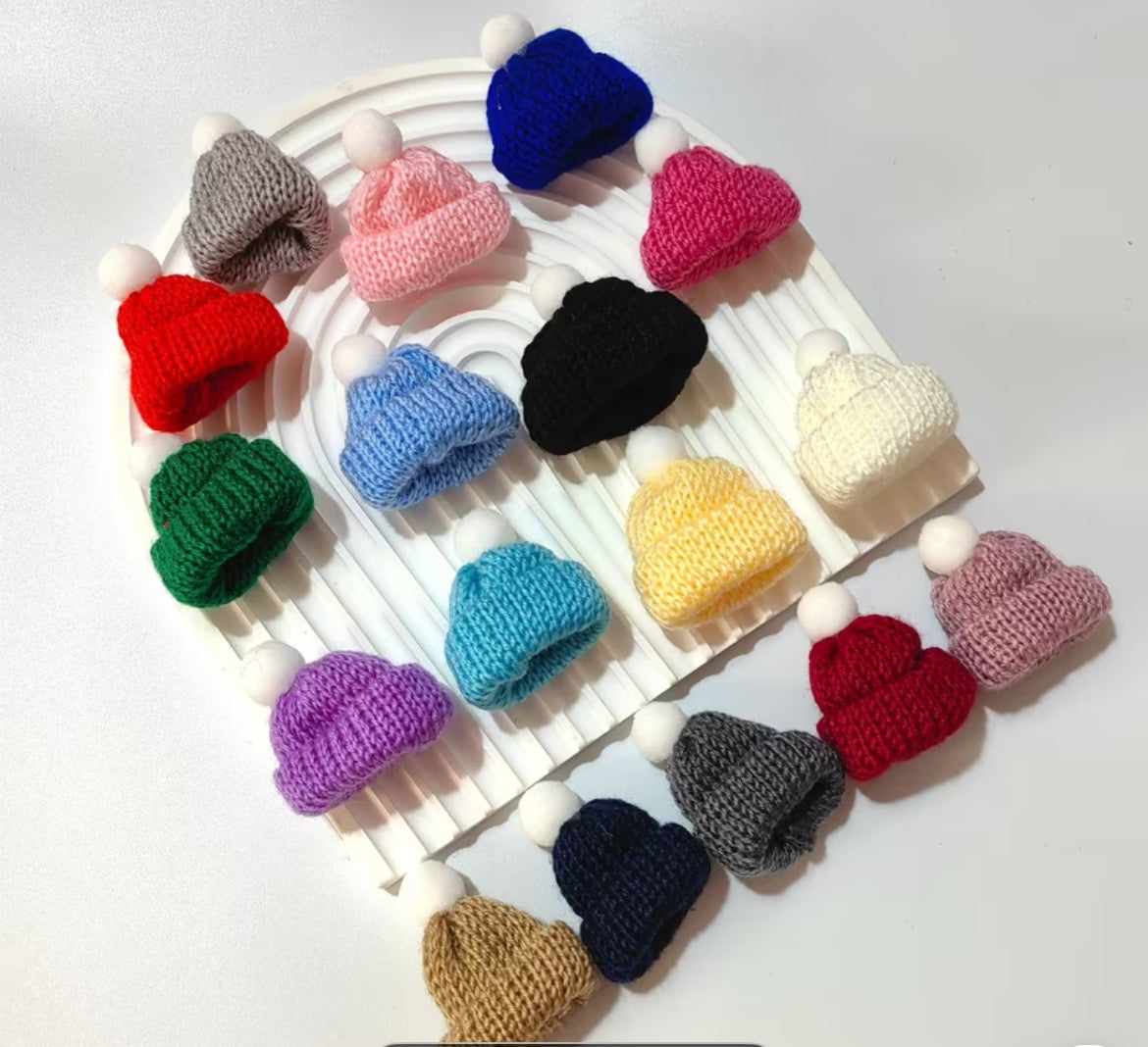 Mini Gorrito Tejido con Pompón